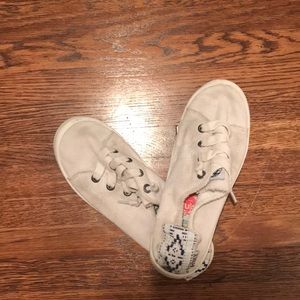 SUPER comfy roxy shoes